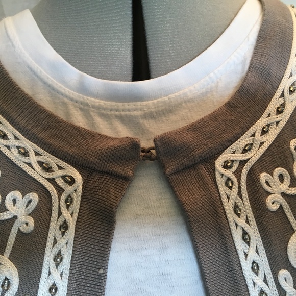 Short-sleeve crop cardigan with white embroidery - Picture 3 of 6